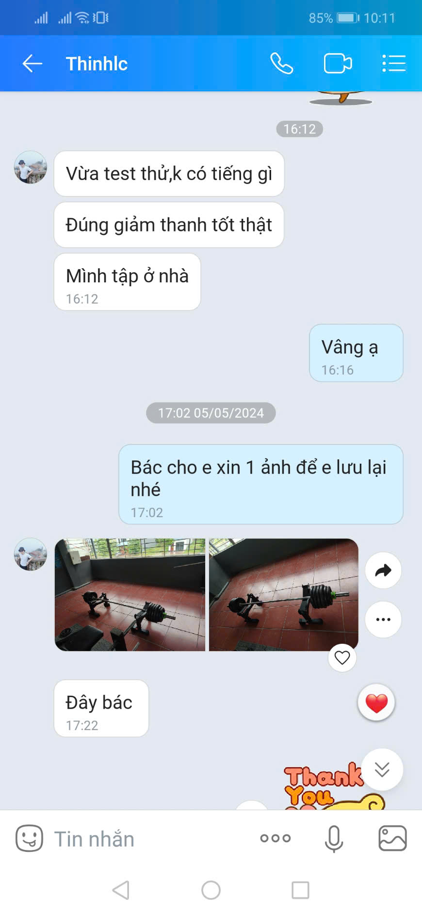 Khách test độ bền của mini rack với mức tạ nặng
