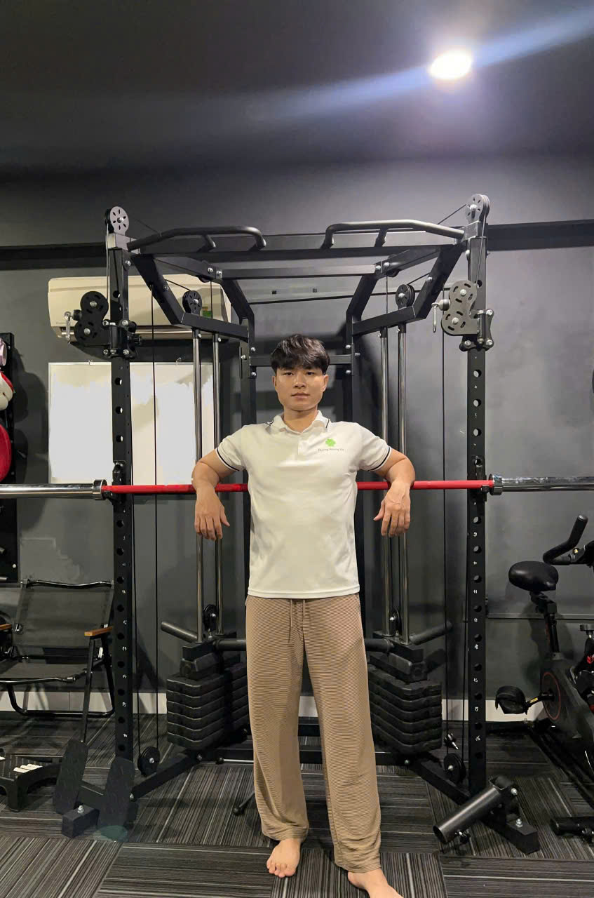 Kỹ thuật viên DHFN đang lắp đặt giàn tạ cho khách hàng 06