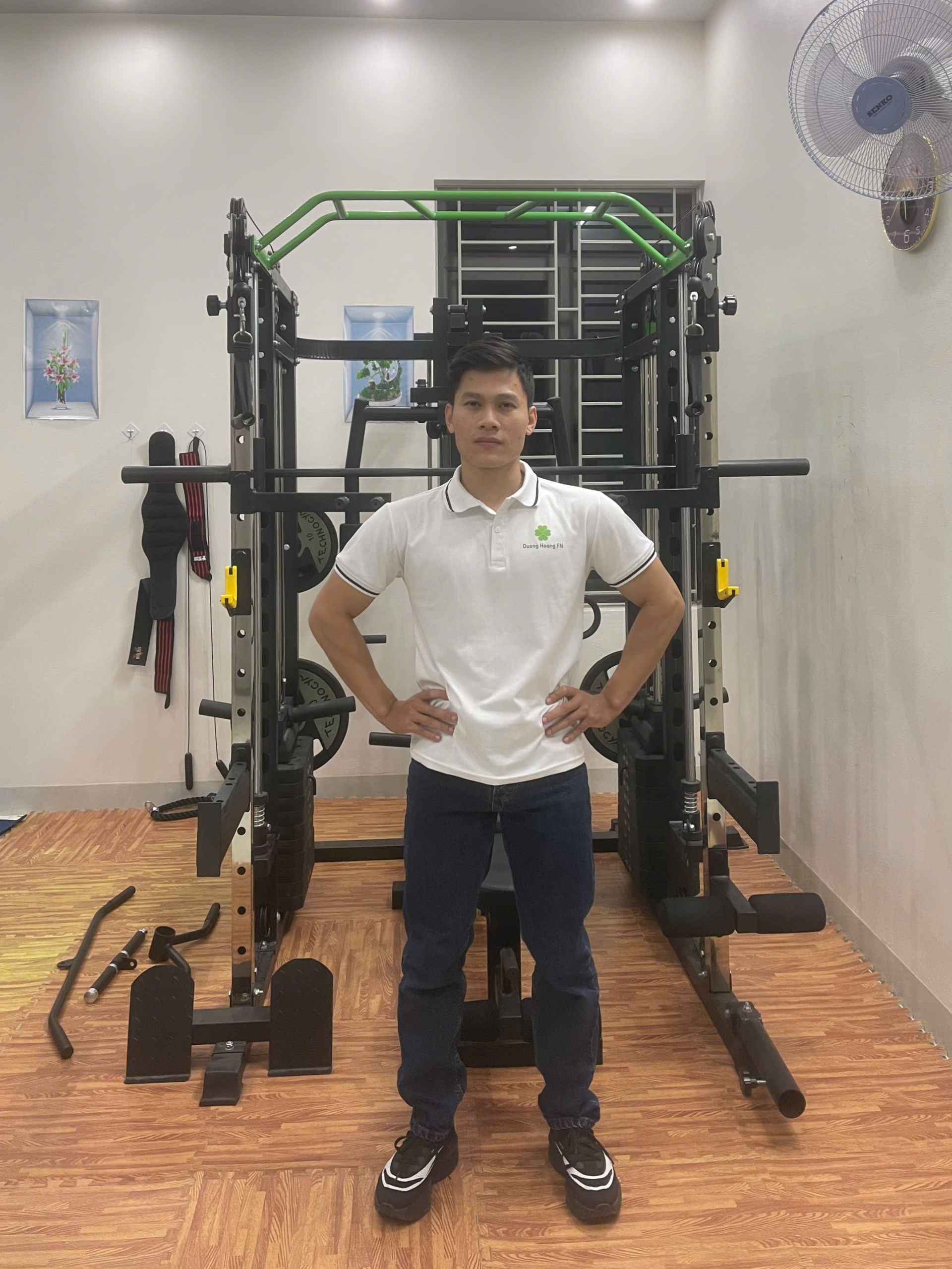 Kỹ thuật viên DHFN đang lắp đặt giàn tạ cho khách hàng 05
