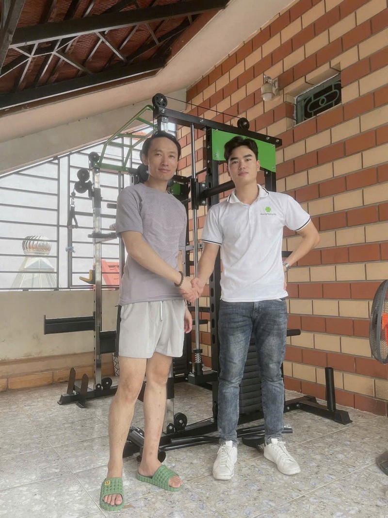 Kỹ thuật viên DHFN lắp đặt giàn tạ cho khách hàng 03