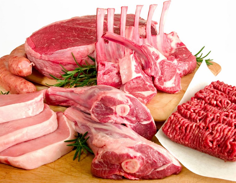 Tập thể hình kết hợp ăn thịt đỏ đúng cách với giàn tạ đa năng