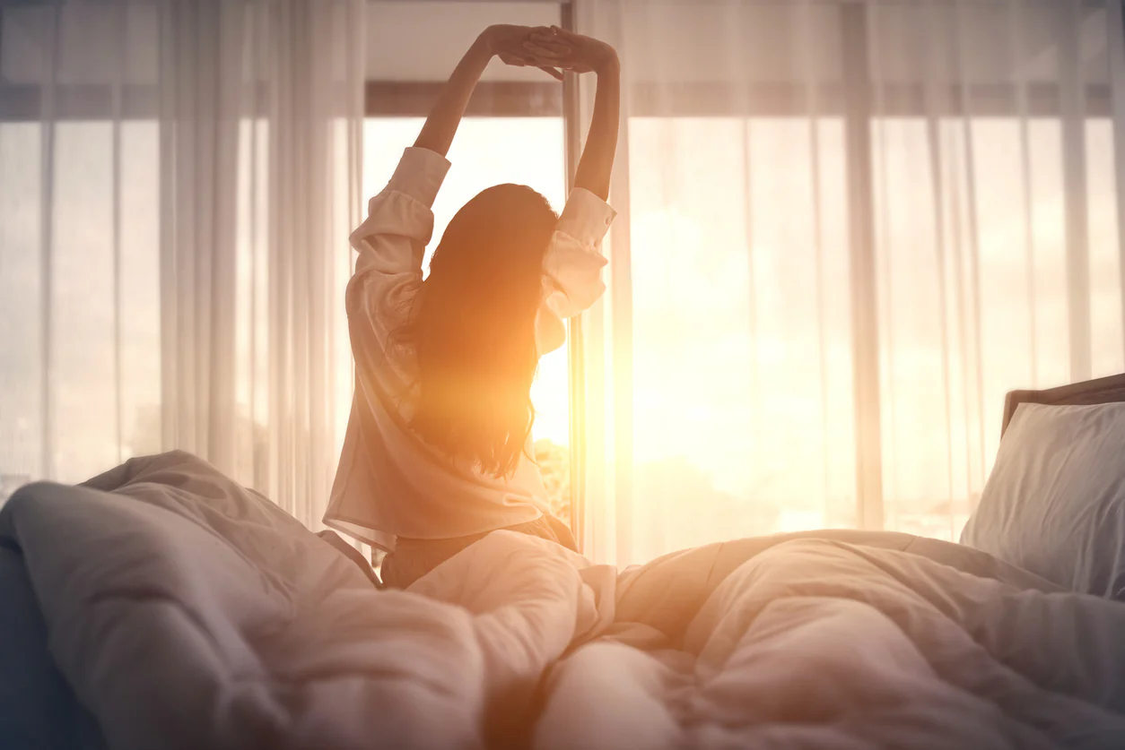 Người tiếp xúc ánh sáng ban ngày ngoài trời để cải thiện giấc ngủ